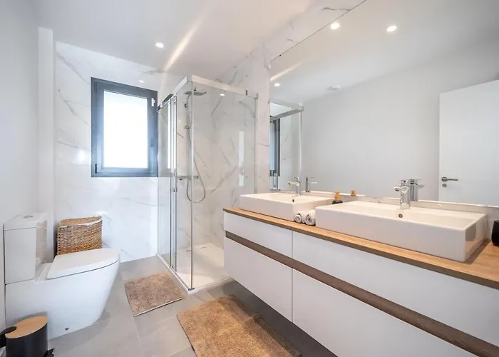 Luxury Oasis Escape إِستيبونا