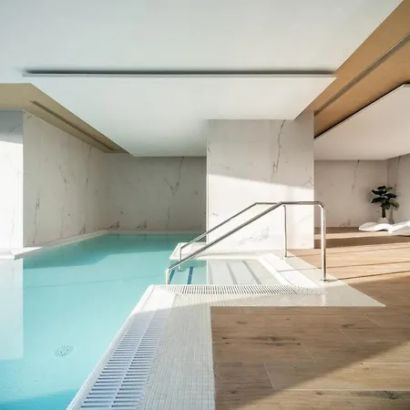 Luxury Oasis Escape アパート