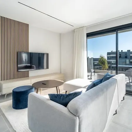 Luxury Oasis 2 Bed With Scenic Views