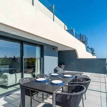Daire Luxury Oasis 2 Bed Apartment With Scenic Views *
