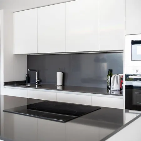 Daire Luxury Oasis 2 Bed Apartment With Scenic Views