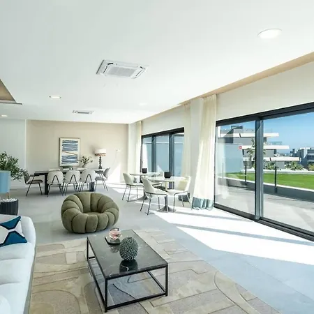 Daire Luxury Oasis 2 Bed Apartment With Scenic Views