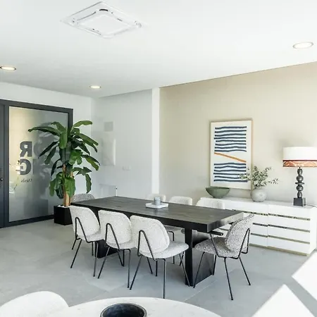 Daire Luxury Oasis 2 Bed Apartment With Scenic Views *