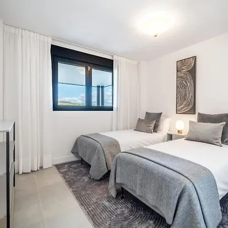 Luxury Oasis 2 Bed Apartment With Scenic Views * Estepona