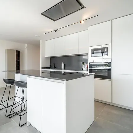 Luxury Oasis 2 Bed Apartment With Scenic Views Estepona