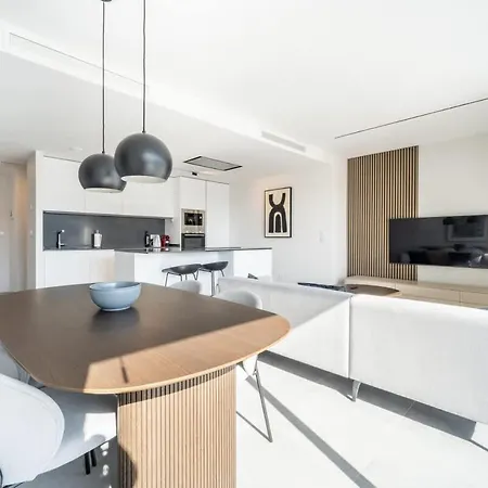 Luxury Oasis 2 Bed Apartment With Scenic Views Estepona